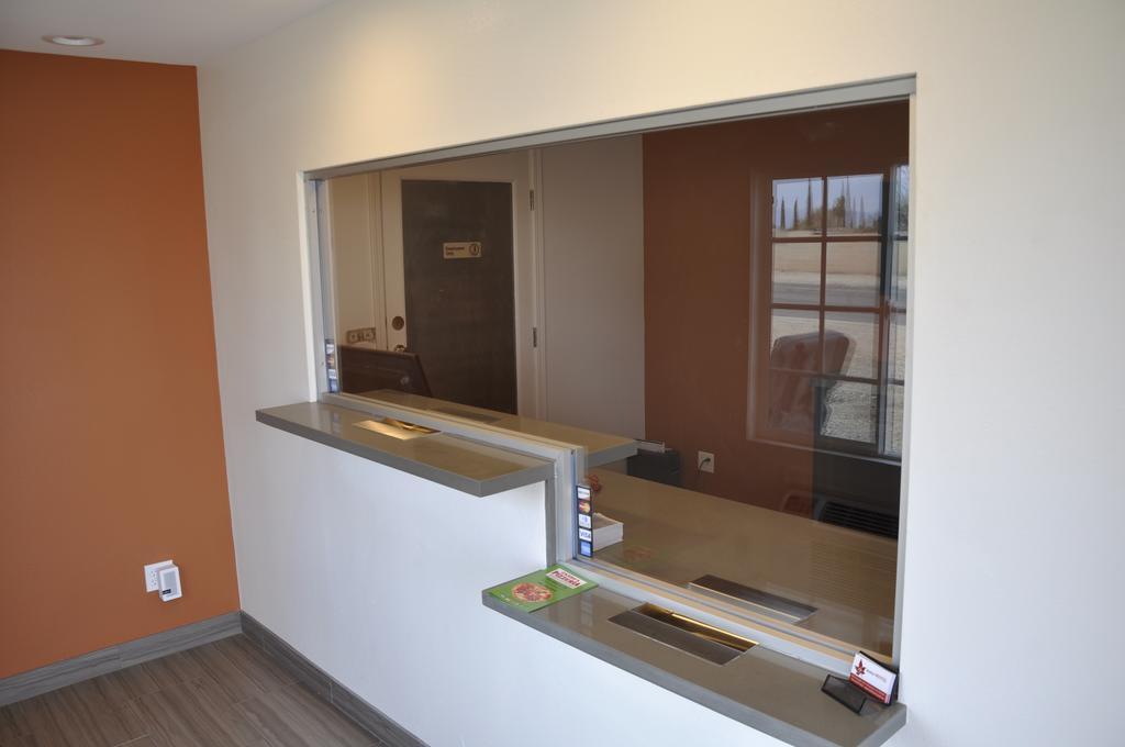 Motel 6 Maple/Main Hesperia Luaran gambar