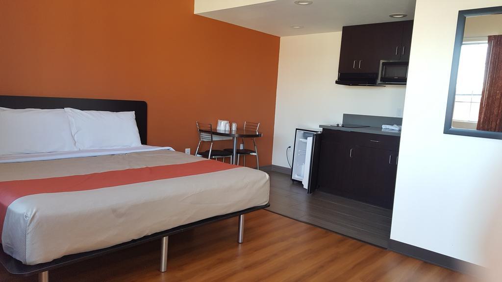 Motel 6 Maple/Main Hesperia Luaran gambar