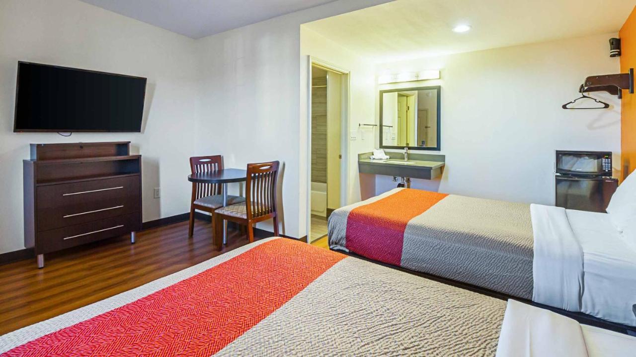 Motel 6 Maple/Main Hesperia Luaran gambar